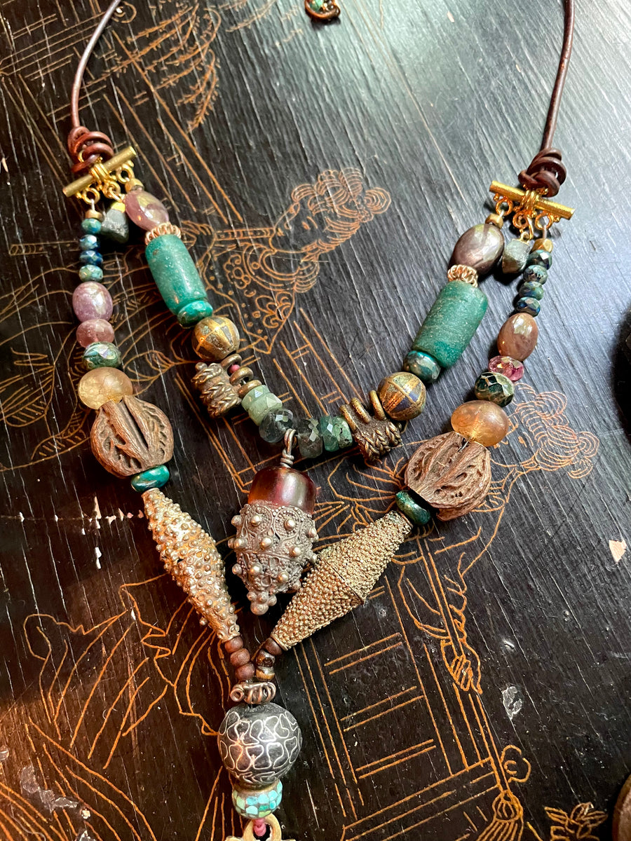 Kohl pendant necklace