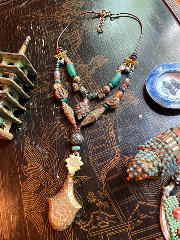 Kohl pendant necklace
