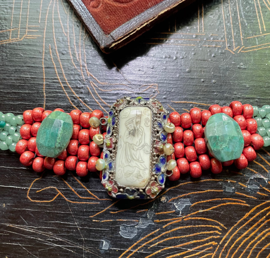 Mother of pearl hand choker